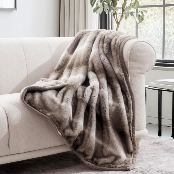 Ultra Soft Luxury Fluffy Mink Faux Fur Throw Blanket, Thick Warm Fall Winter Blankets for Bed, Couch, Cozy Plush Reversible Blanket for Chair, Sofa (Ombré Hazel Brown, 60"x80")